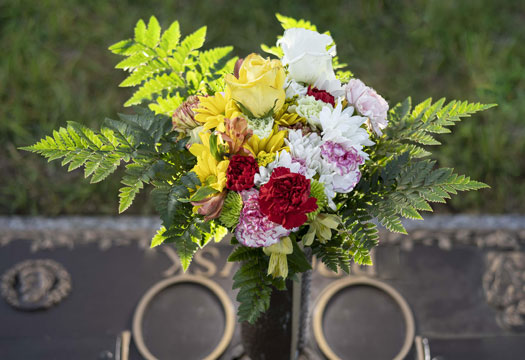 Memorial flowers for Earth (outside) interments